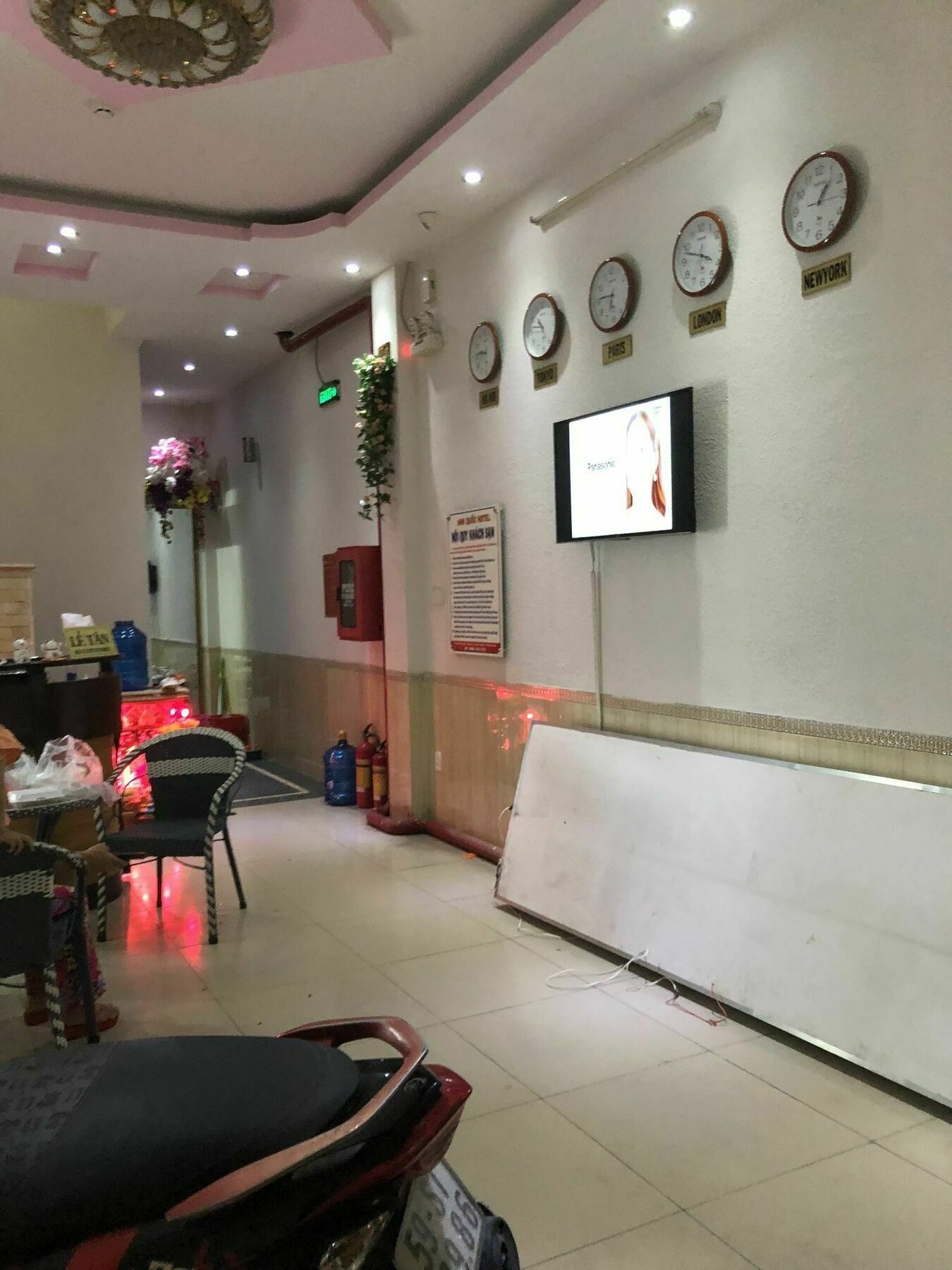 Oyo 395 Anh Quoc Hotel Ho Chi Minh-stad Buitenkant foto
